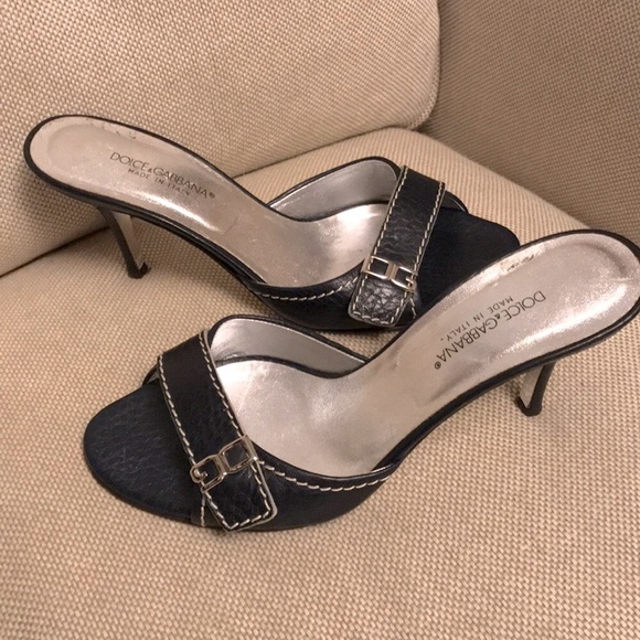 size 2 navy heels